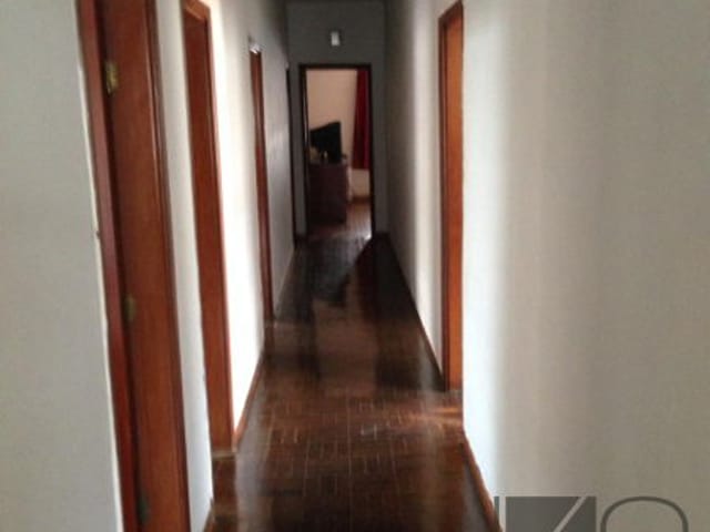 Comercial com 525m² 3 quartos e 1 banheiro, à venda, no bairro Centro em Londrina
