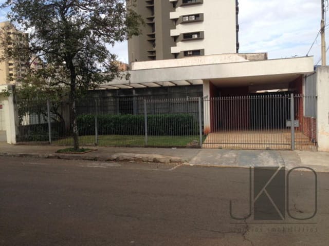 Comercial com 525m² 3 quartos e 1 banheiro, à venda, no bairro Centro em Londrina