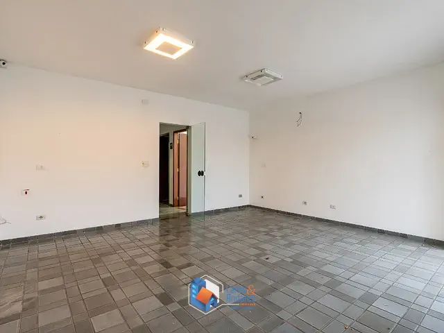 Comercial com 250m², à venda, no bairro Interlagos em São Paulo
