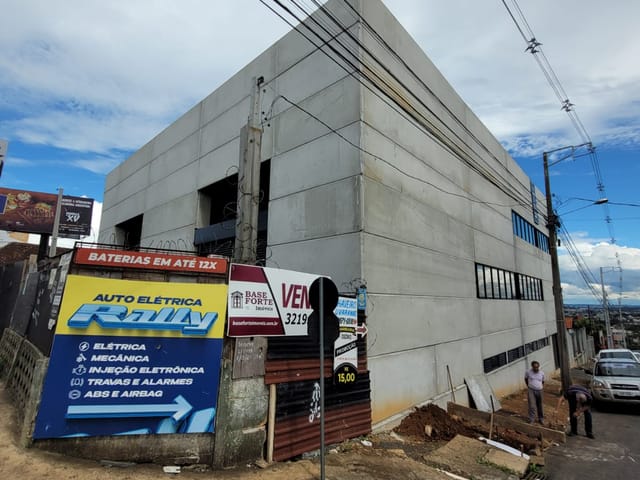 Prédio com 1250m², à venda, no bairro Uvaranas em Ponta Grossa