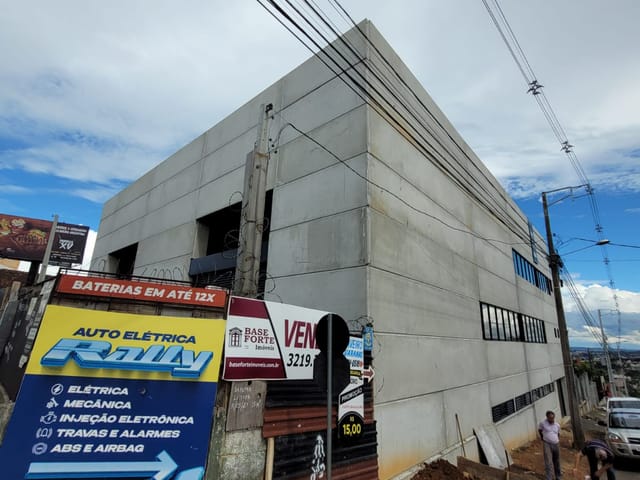 Prédio com 1250m², à venda, no bairro Uvaranas em Ponta Grossa