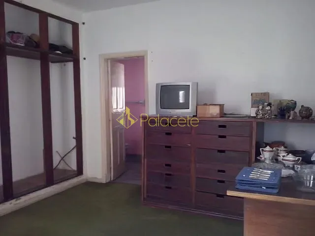 Comercial com 650m² 5 quartos e 4 banheiros, à venda, no bairro Centro em Pindamonhangaba