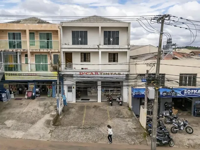 Comercial com 249m² 7 quartos e 5 banheiros, à venda, no bairro Cidade Industrial em Curitiba