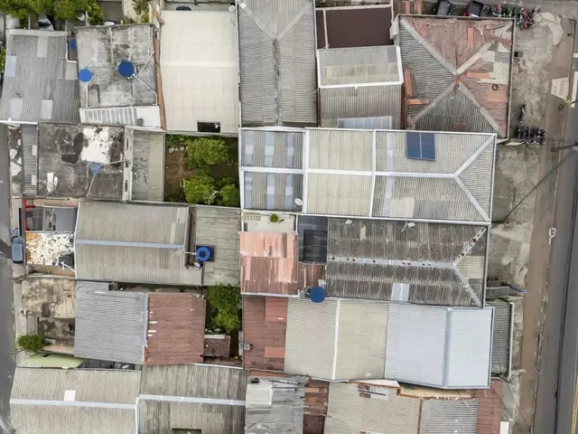 Comercial com 249m² 7 quartos e 5 banheiros, à venda, no bairro Cidade Industrial em Curitiba