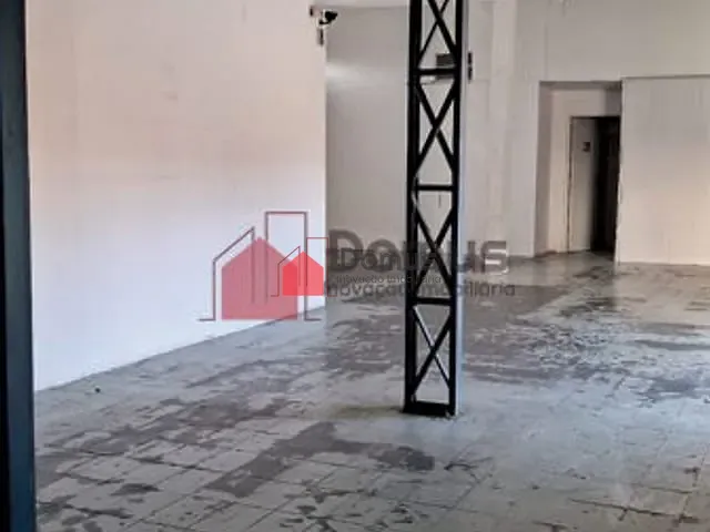Loja à venda ou para alugar, no bairro Parque São Domingos em Pindamonhangaba
