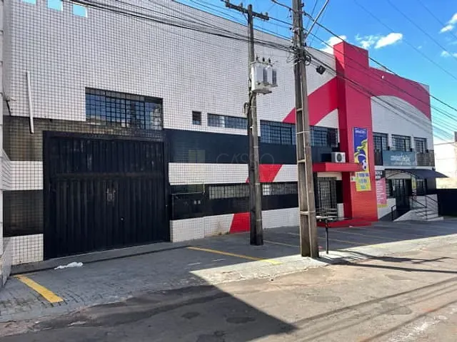 Galpão / Barracão com 738m², à venda, no bairro Jardim Apucarana em Apucarana