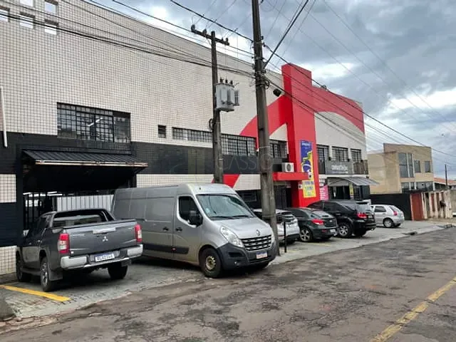 Galpão / Barracão com 738m², à venda, no bairro Jardim Apucarana em Apucarana