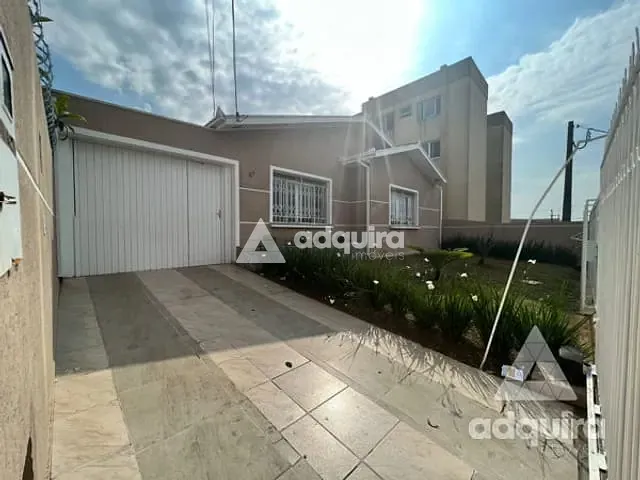 Casa com 420m² 11 quartos e 6 banheiros, à venda, no bairro Uvaranas em Ponta Grossa