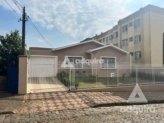 Casa com 420m² 11 quartos e 6 banheiros, à venda, no bairro Uvaranas em Ponta Grossa