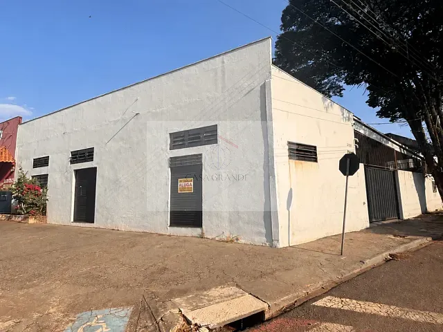 Galpão / Barracão com 250m², para alugar, no bairro Vila Oliveira em Rolândia
