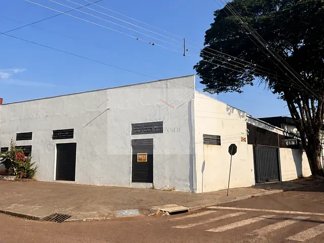 Galpão / Barracão com 250m², para alugar, no bairro Vila Oliveira em Rolândia
