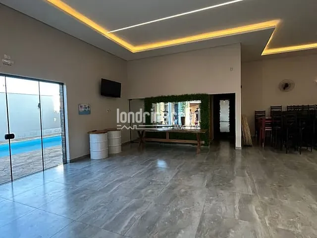 Comercial com 417m², à venda, no bairro Chácara Santa Maria em Cambé