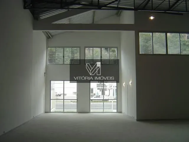 Loja à venda ou para alugar, no bairro BENTO FERREIRA em Vitoria