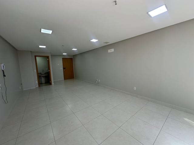 Sala para alugar, no bairro Setor Bueno em Goiânia