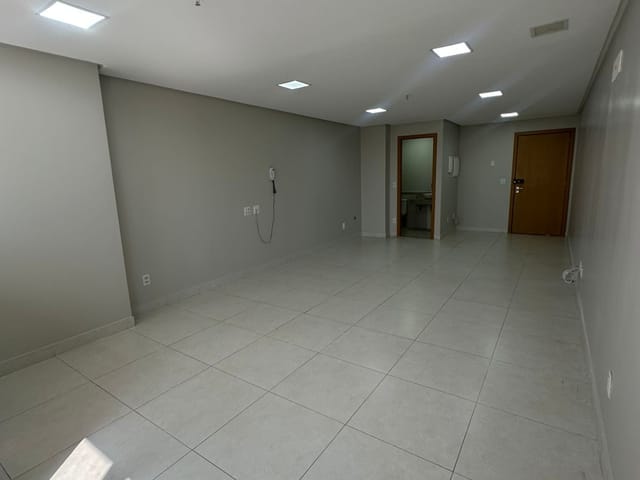 Sala para alugar, no bairro Setor Bueno em Goiânia