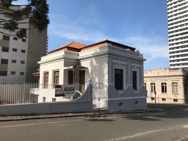 Comercial com 725m², à venda ou para alugar, no bairro Centro em Ponta Grossa