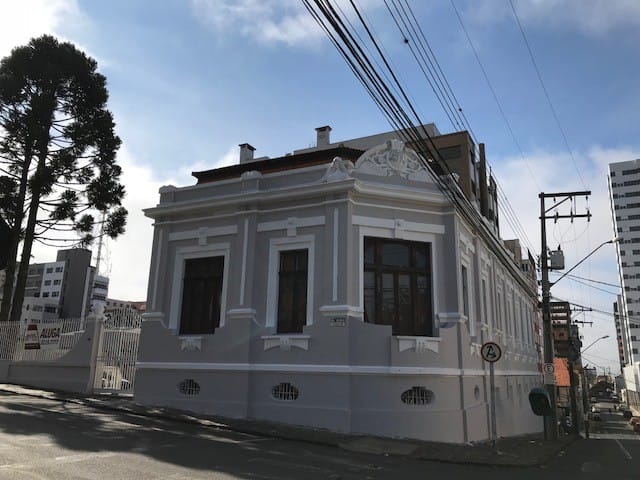 Comercial com 725m², à venda ou para alugar, no bairro Centro em Ponta Grossa