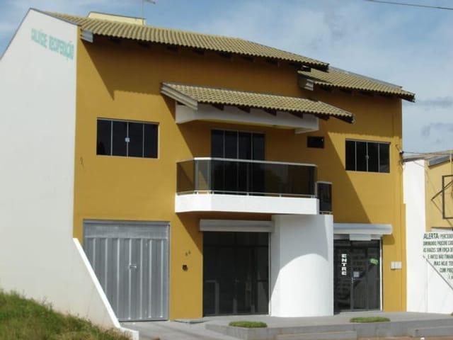 Comercial com 70m² 5 quartos e 2 banheiros, à venda ou para alugar, no bairro Morada do Ouro - Setor Oeste em Cuiabá