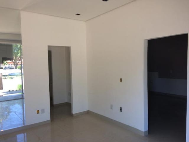 Comercial com 70m² 5 quartos e 2 banheiros, à venda ou para alugar, no bairro Morada do Ouro - Setor Oeste em Cuiabá