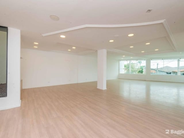 Comercial à venda, no bairro Santa Felicidade em Curitiba