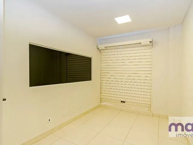 Comercial com 204m² 9 quartos e 3 banheiros, para alugar, no bairro Centro em Curitiba