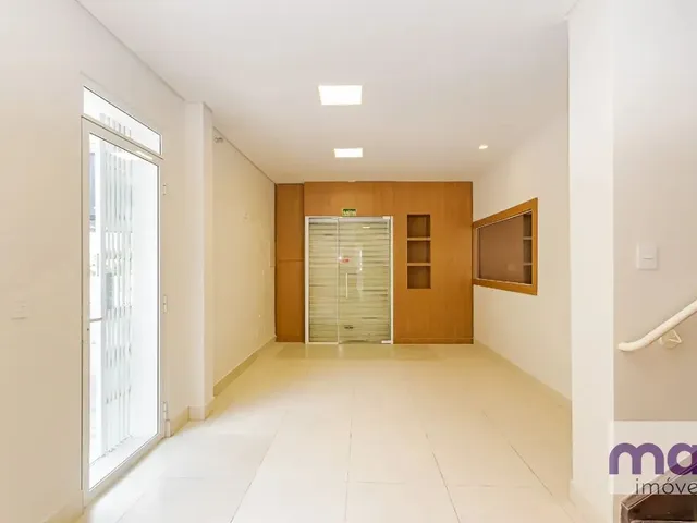 Comercial com 204m² 9 quartos e 3 banheiros, para alugar, no bairro Centro em Curitiba