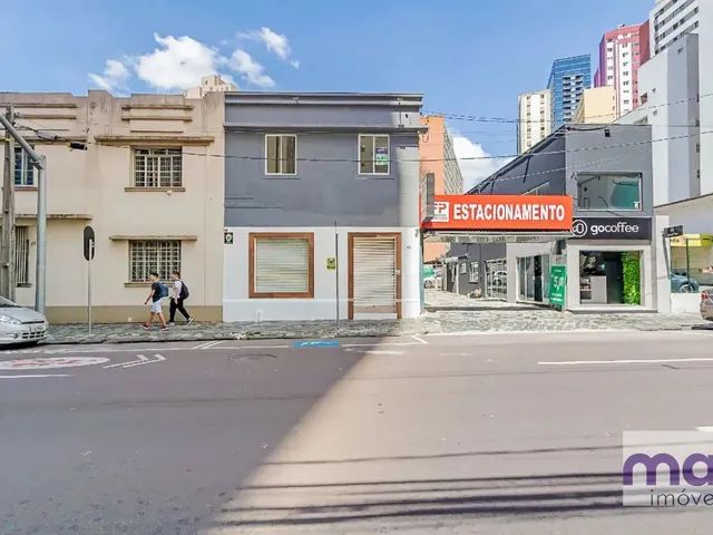 Comercial com 204m² 9 quartos e 3 banheiros, para alugar, no bairro Centro em Curitiba