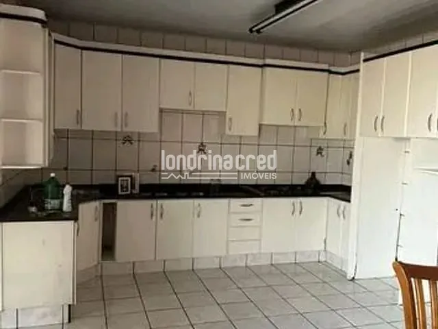 Loja com 2400m², à venda, no bairro Santa Felicidade em Cascavel