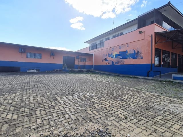 Prédio com 450m² 3 quartos e 3 banheiros, à venda, no bairro Centro em Carambeí