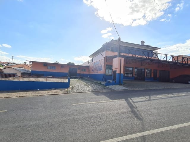 Prédio com 450m² 3 quartos e 3 banheiros, à venda, no bairro Centro em Carambeí