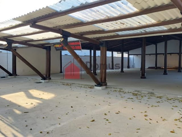 Galpão / Barracão com 540m², para alugar, no bairro São Benedito em Pindamonhangaba
