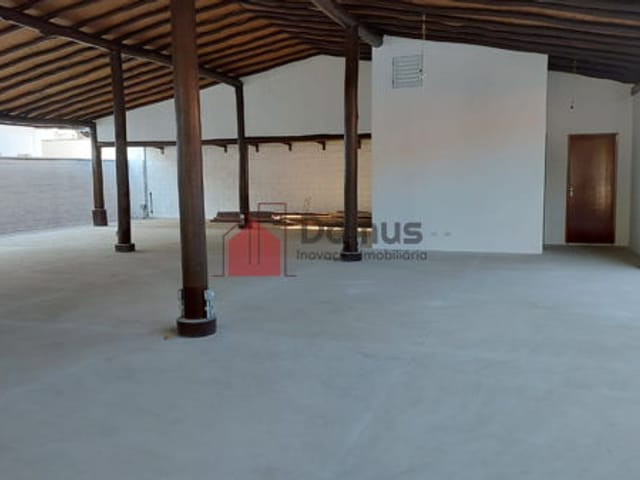Galpão / Barracão com 540m², para alugar, no bairro São Benedito em Pindamonhangaba