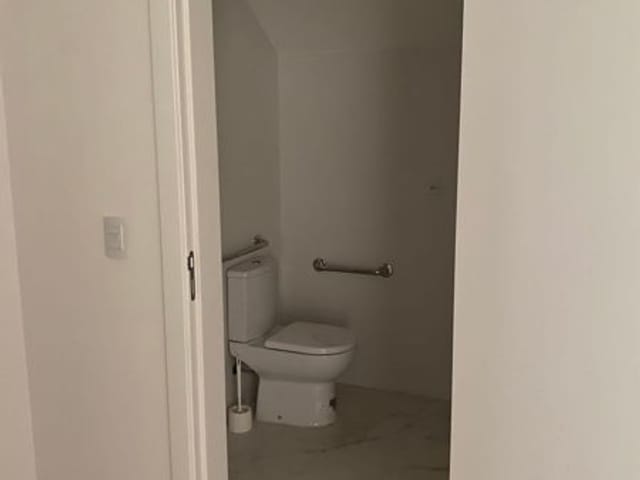 Comercial com 83m², à venda, no bairro Meia Praia em Itapema