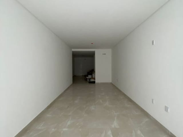 Comercial com 83m², à venda, no bairro Meia Praia em Itapema