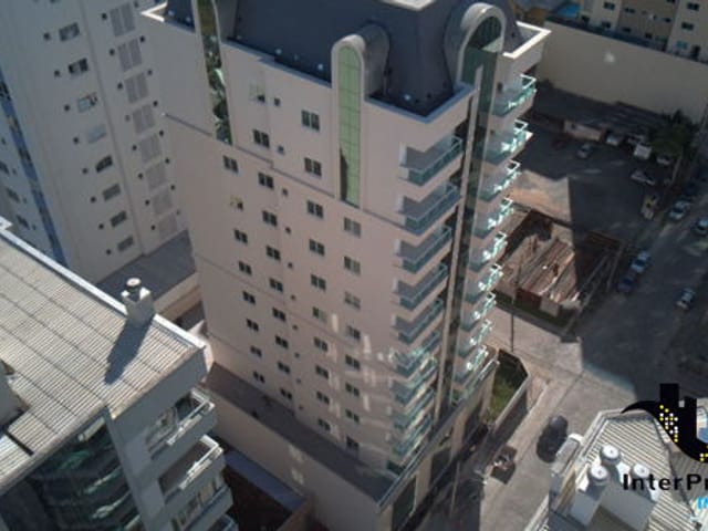 Comercial com 83m², à venda, no bairro Meia Praia em Itapema