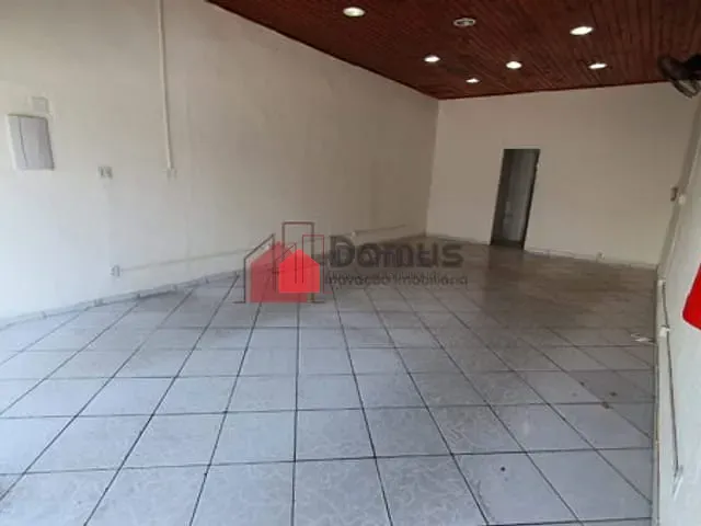 Comercial com 45m², para alugar, no bairro Centro em Pindamonhangaba