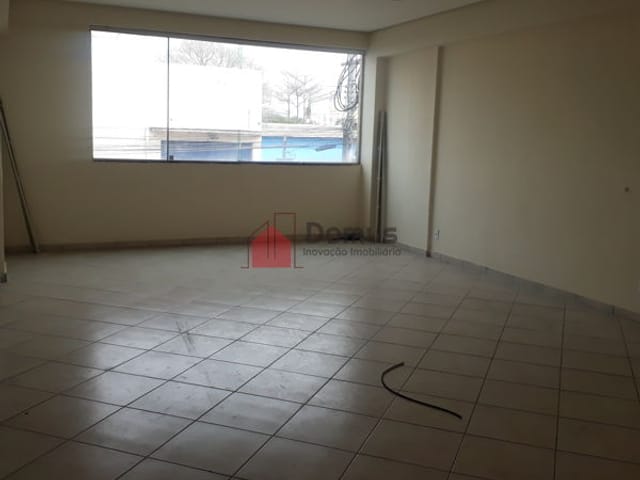 Comercial com 1055m², para alugar, no bairro Centro em Pindamonhangaba
