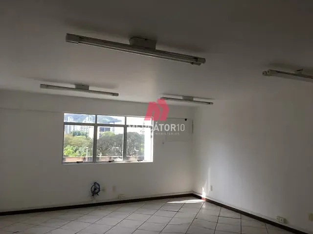 Sala para alugar, no bairro Centro em Blumenau