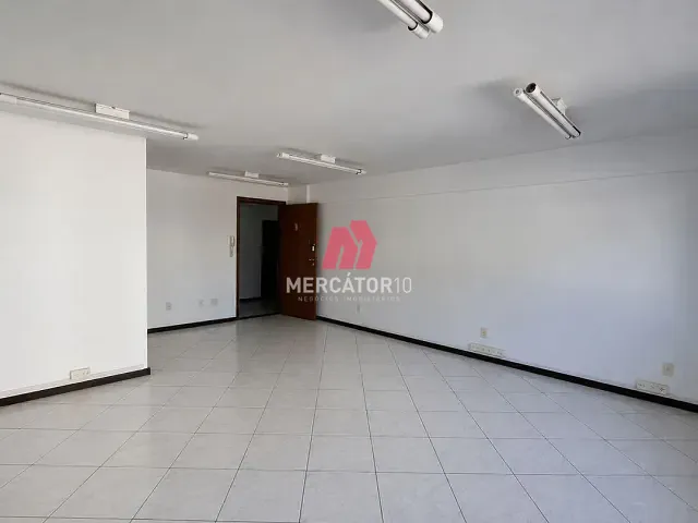 Sala para alugar, no bairro Centro em Blumenau
