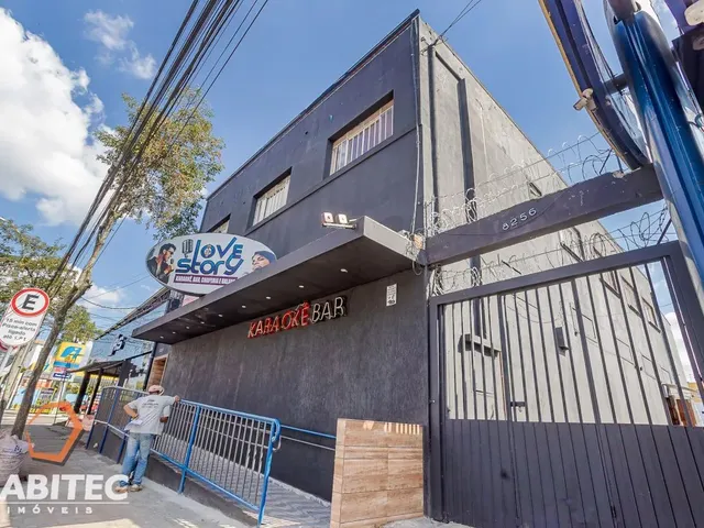 Comercial com 566m², à venda, no bairro Boqueirão em Curitiba