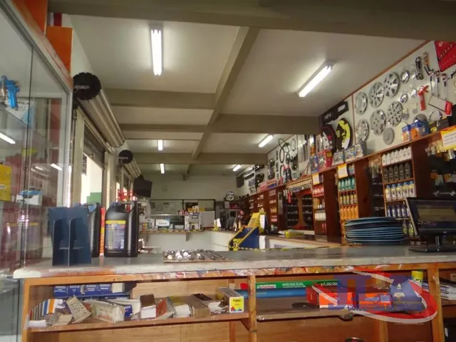 Comercial à venda, no bairro São Lourenço em Curitiba