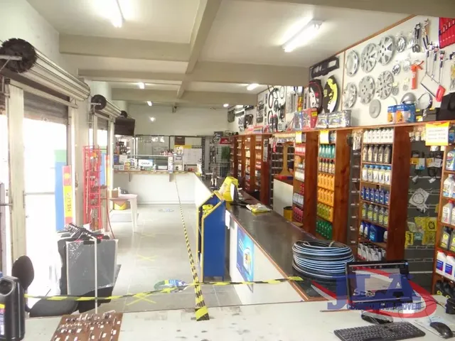 Comercial à venda, no bairro São Lourenço em Curitiba