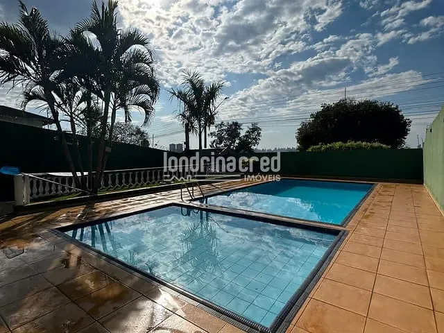 Comercial com 450m², à venda, no bairro Colúmbia em Londrina