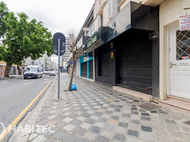 Comercial com 683m², à venda, no bairro Centro em Curitiba