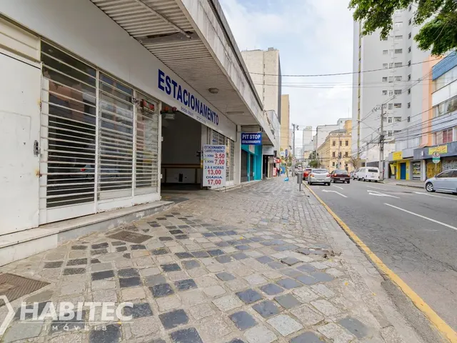 Comercial com 683m², à venda, no bairro Centro em Curitiba