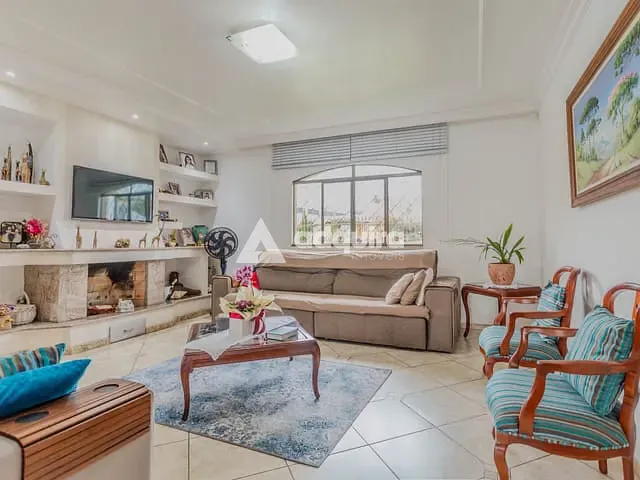 Casa com 454m², à venda, no bairro Jardim Carvalho em Ponta Grossa