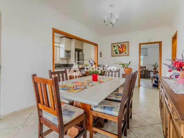 Casa com 454m², à venda, no bairro Jardim Carvalho em Ponta Grossa