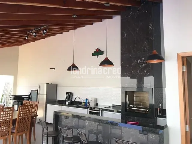Comercial com 250m² 2 quartos e 3 banheiros, à venda, no bairro Centro em Ibiporã
