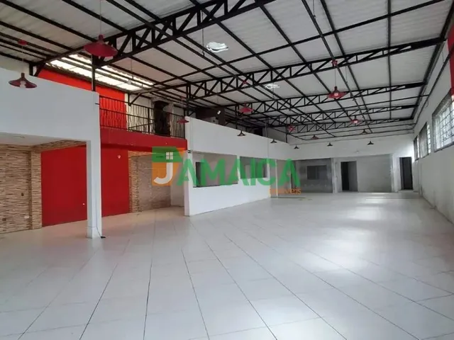 Comercial com 463m², para alugar, no bairro NOVO MUNDO em Curitiba