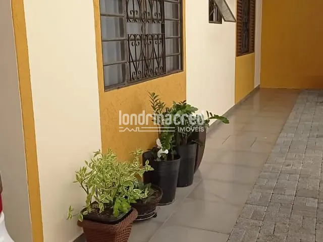 Galpão / Barracão com 207m², à venda, no bairro Parque Palmeiras em Maringá